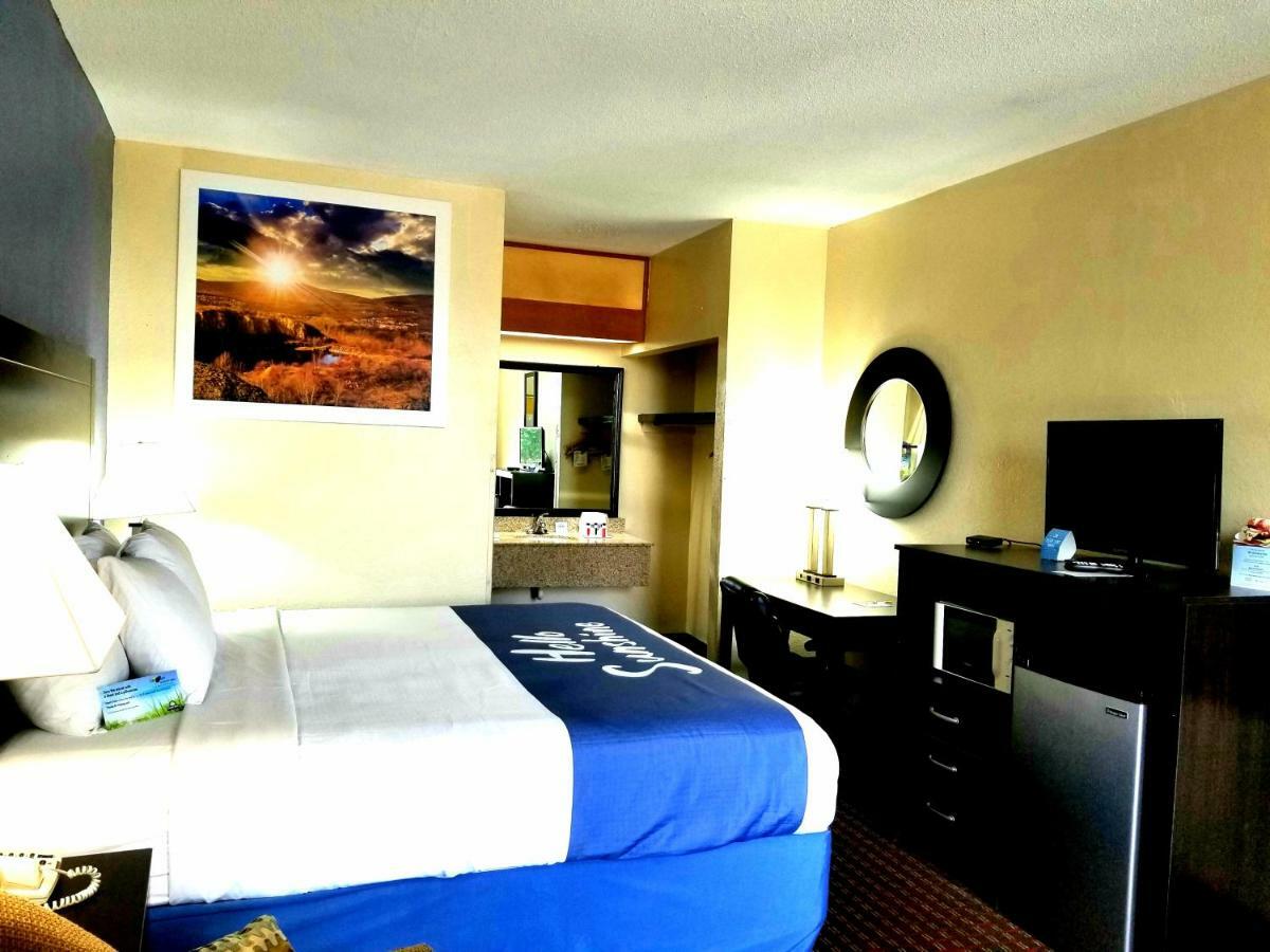 Days Inn By Wyndham Easley West Of Greenville/Clemson Area Esterno foto
